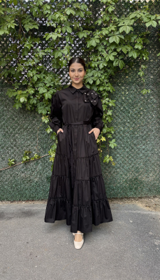 Si Design Omuzu Çiçek Detaylı Düğmeli Elbise BLACK 