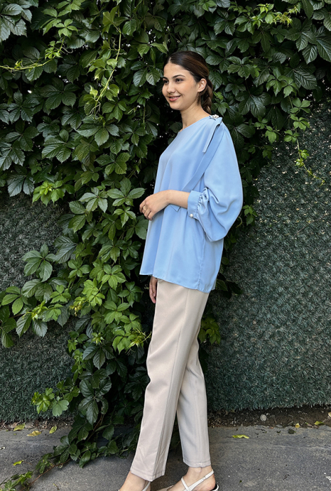 Yeşim Özcan Omuzu Boncuk Detaylı Bluz MAVİ - 3